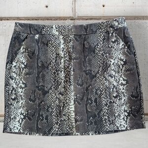 EUC Vero Moda Stylish Snake Print Mini Skirt Size XL